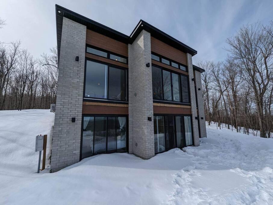 La Vue - Mountain Top Cottage Notre-Dame-de-la-Salette Exterior photo